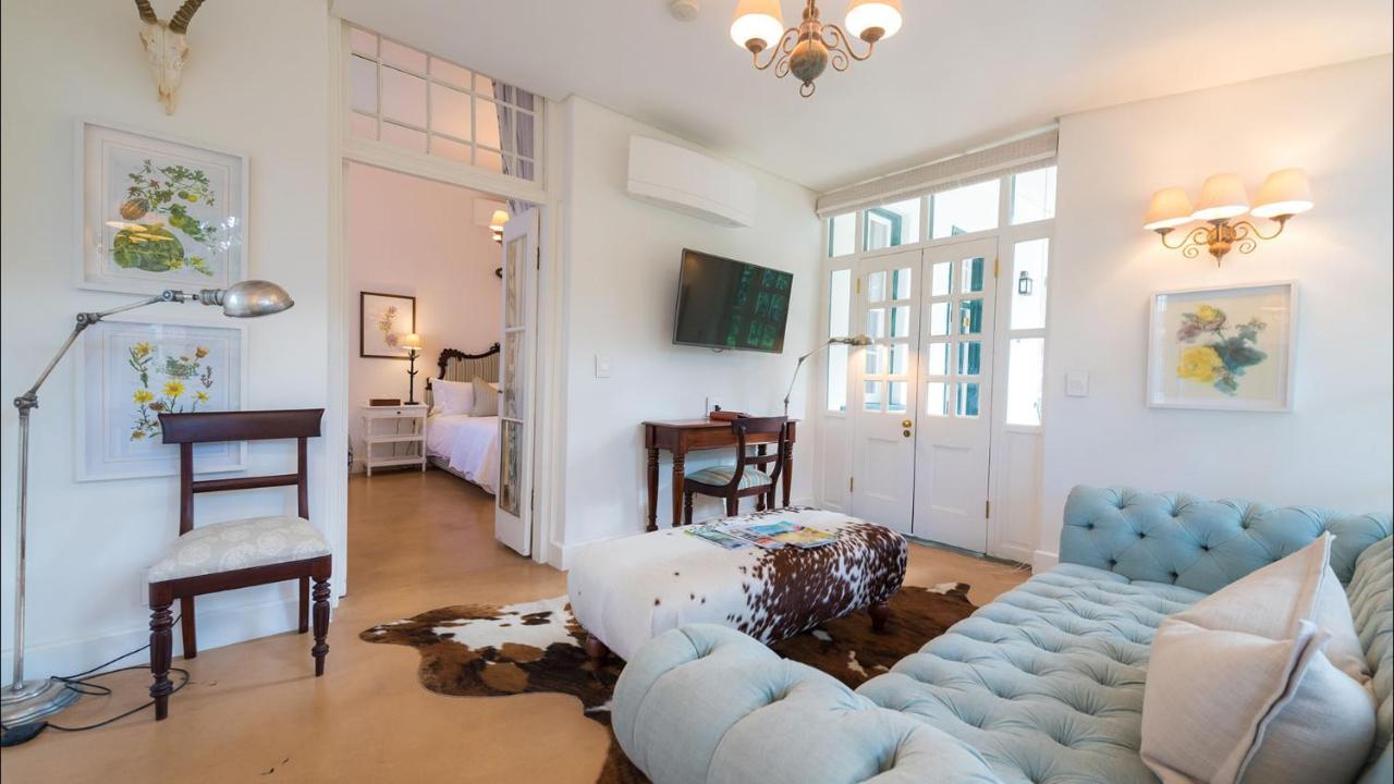 Drostdy Hotel Graaff-Reinet Eksteriør bilde A living room in a typical apartment