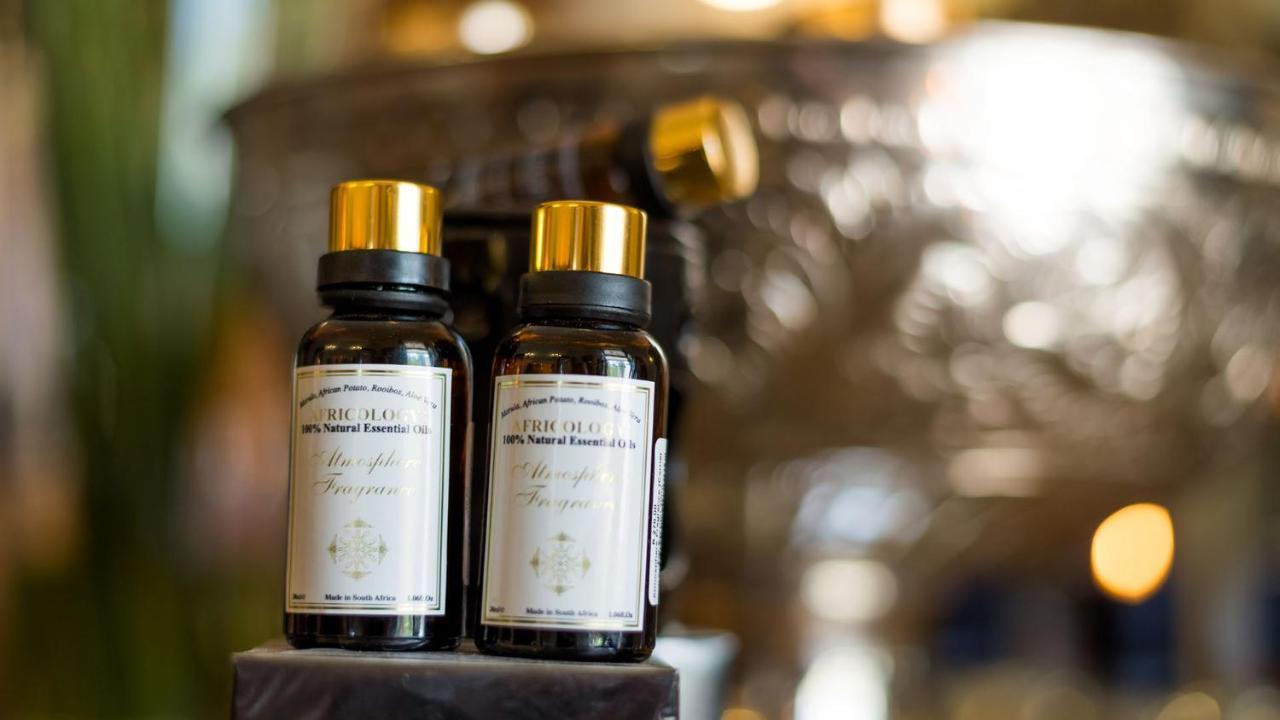 Drostdy Hotel Graaff-Reinet Eksteriør bilde Essential oil bottles