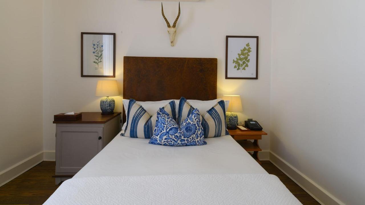 Drostdy Hotel Graaff-Reinet Eksteriør bilde A bedroom at the hotel