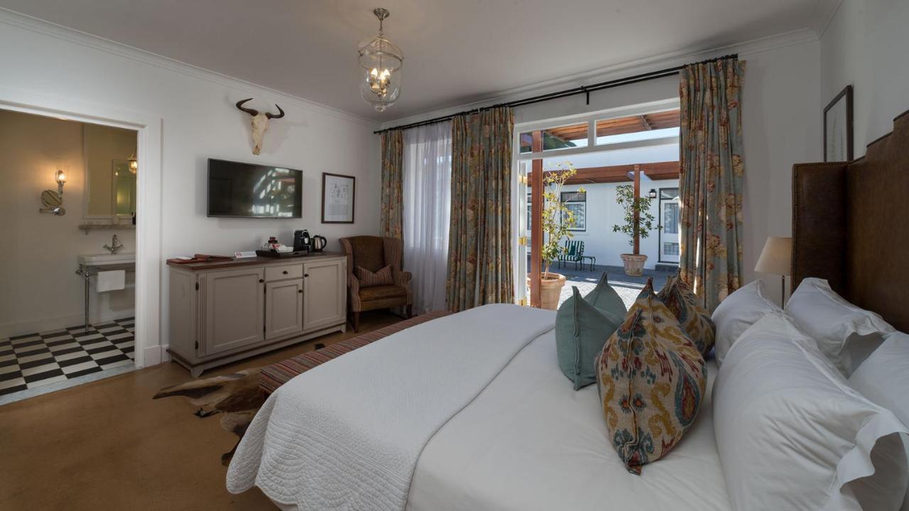 Drostdy Hotel Graaff-Reinet Eksteriør bilde A bedroom at the Cape Heritage