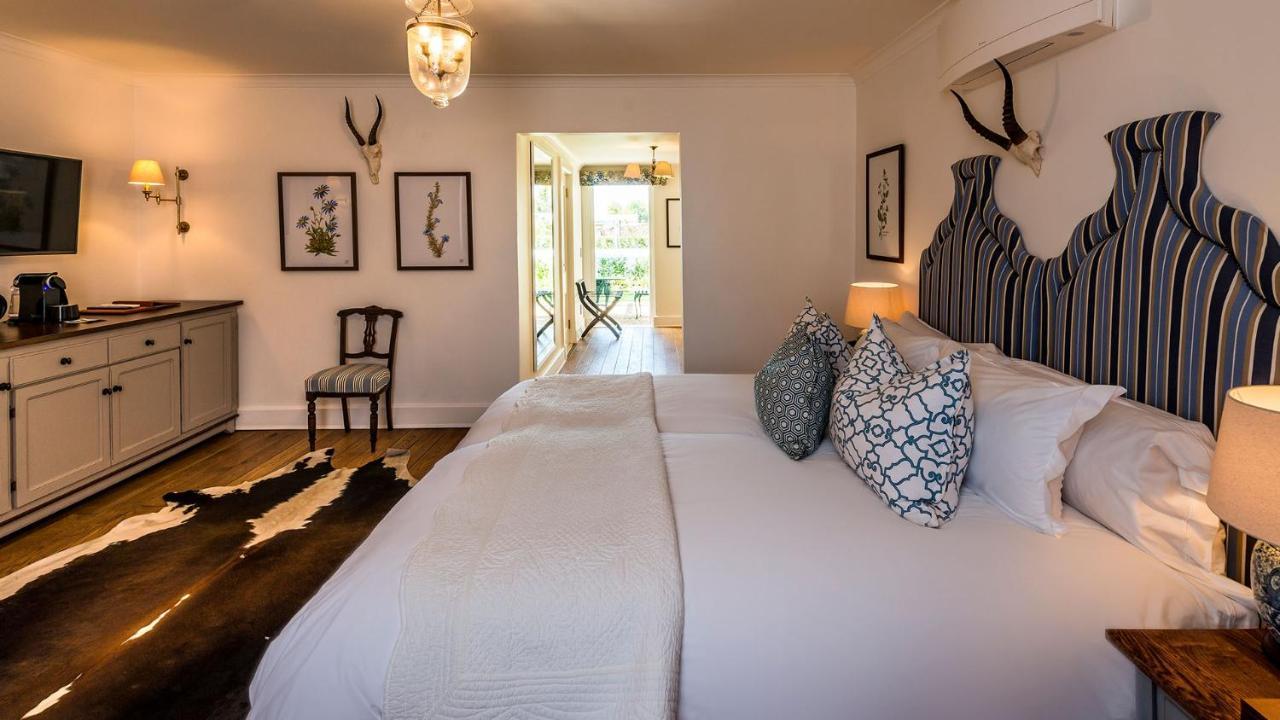 Drostdy Hotel Graaff-Reinet Eksteriør bilde A bedroom at the Oyster Box