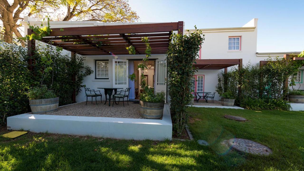 Drostdy Hotel Graaff-Reinet Eksteriør bilde A pergola in a garden