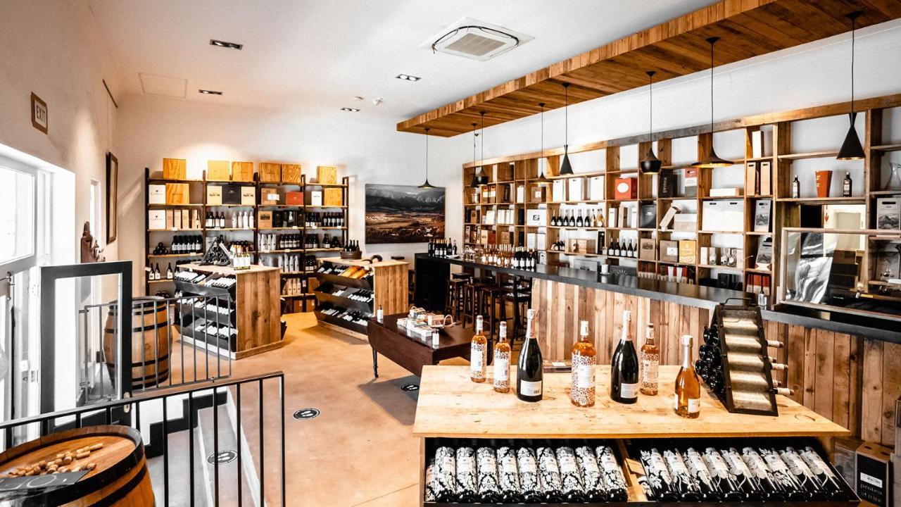 Drostdy Hotel Graaff-Reinet Eksteriør bilde The interior of a wine shop in Germany