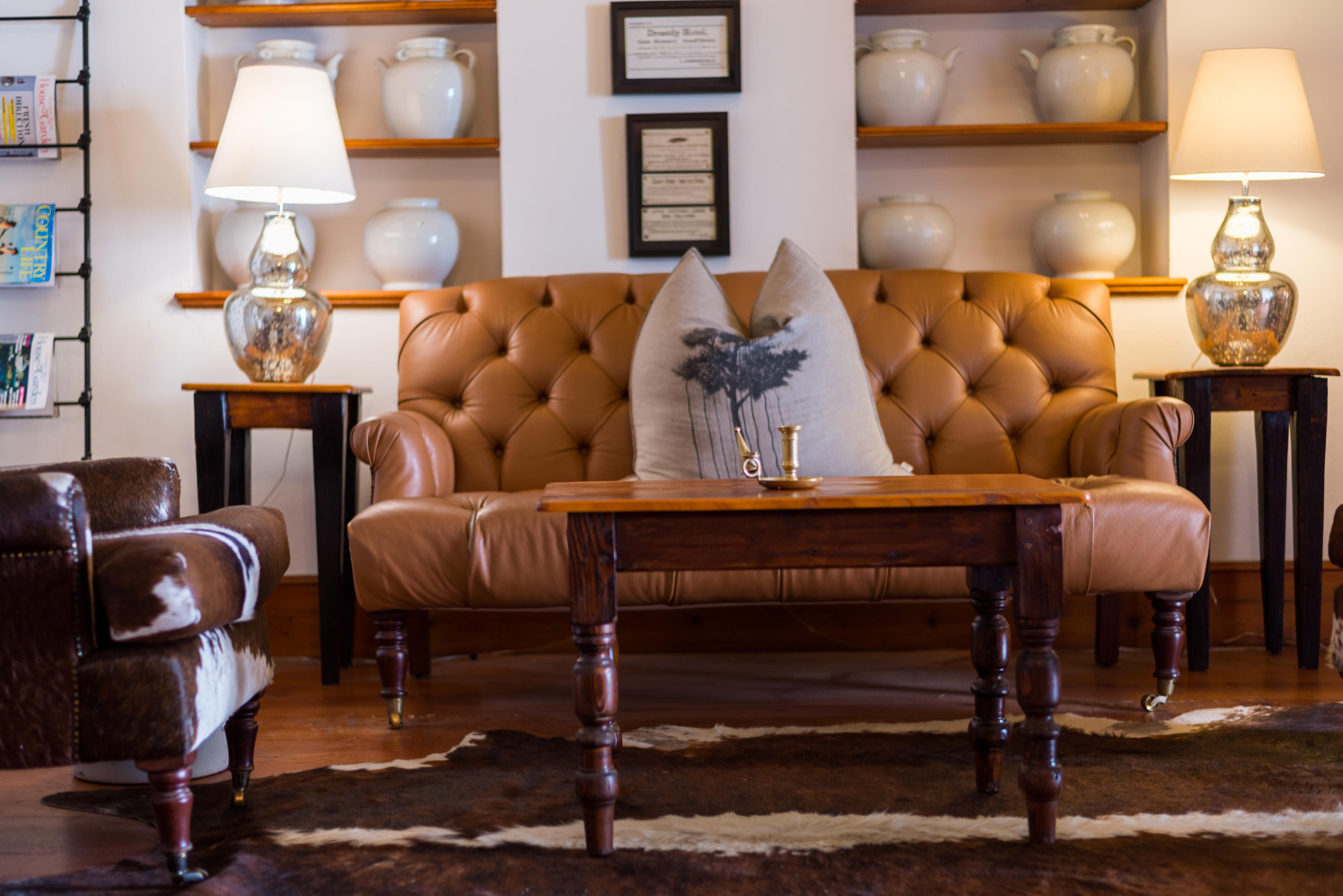 Drostdy Hotel Graaff-Reinet Eksteriør bilde A leather sofa